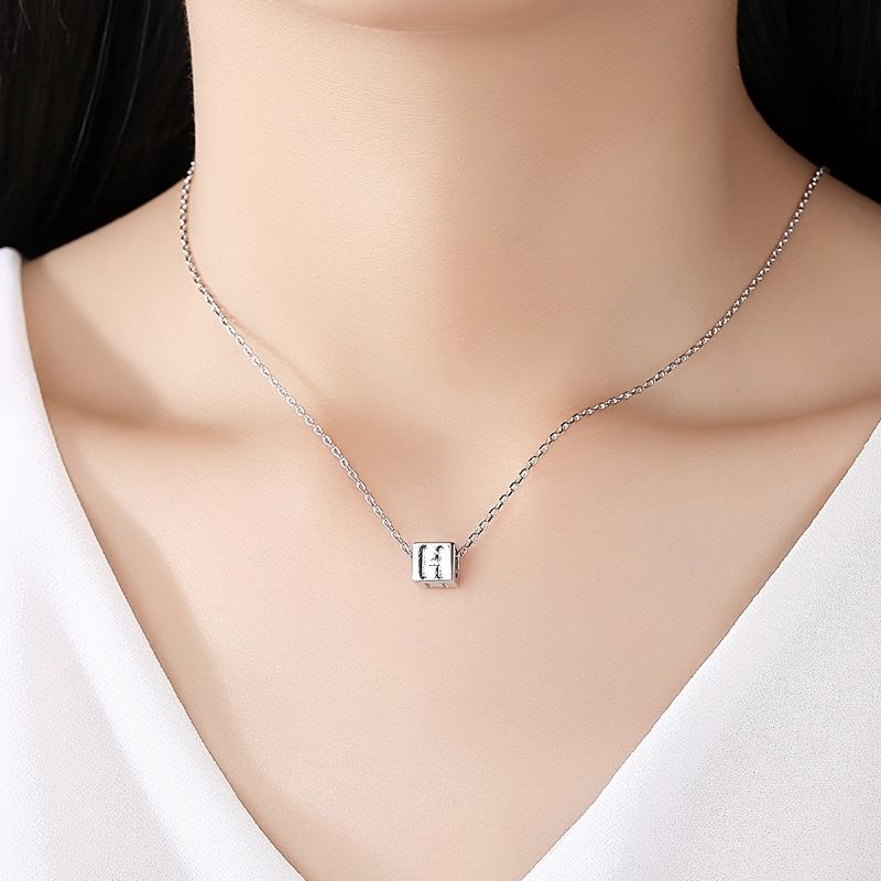 Mode Enkelt Fyrkantigt Alfabet Halsband Smycken Present Födelsedagspresenter För Kvinnor Mamma Fru Flickor Henne